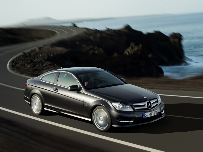 Mercedes-Benz дразнит очередными тизерами нового купе C-Class