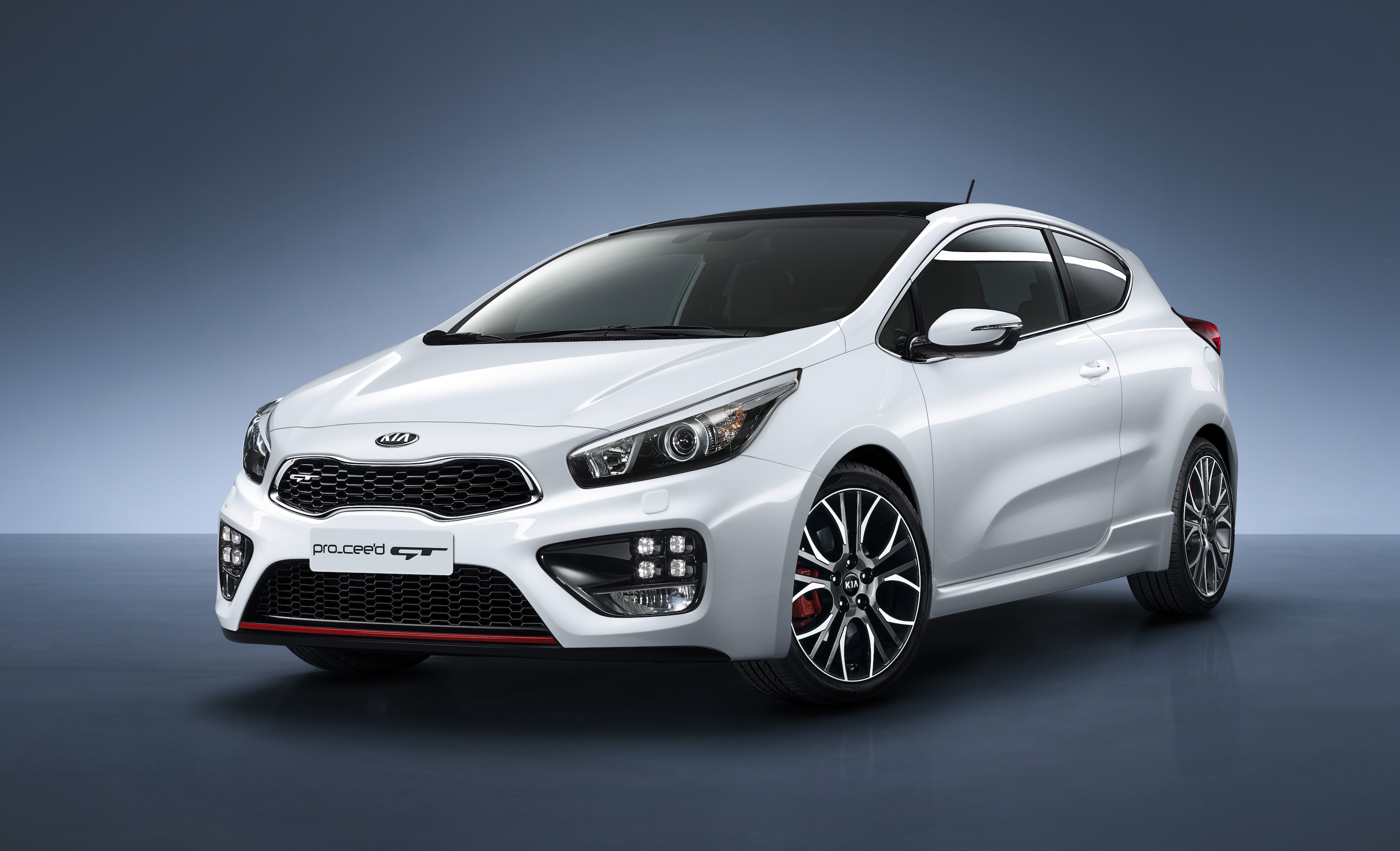 Компания Kia готовит премьеру нового Optima GT