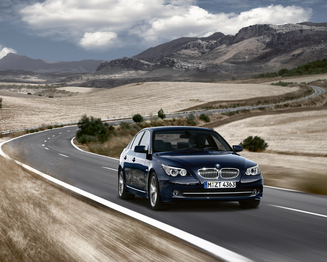 BMW назвала цены в России на седан 5-Series