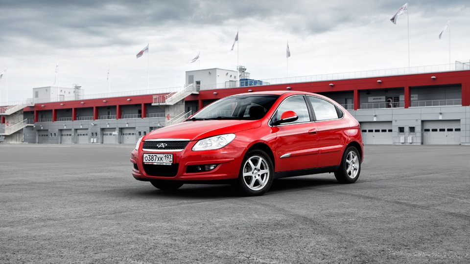 Chery снижает цены на седан и хэтчбек M11
