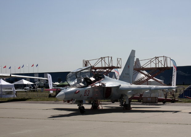Учебный самолет Як-130 получит лазерный дальномер