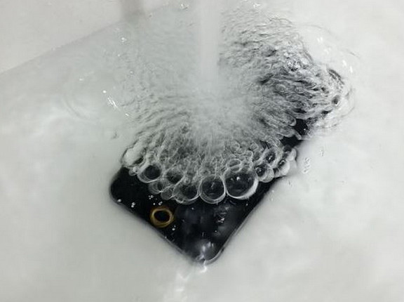 iPhone 7 может стать водонепроницаемым