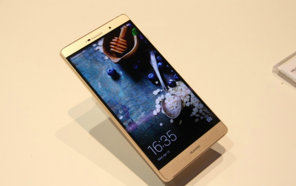 Смартфон Huawei P9 оснастят двойной камерой с лазерным фокусом