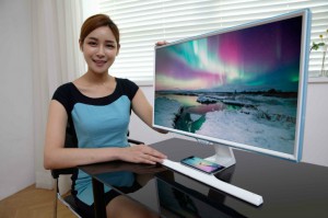 Samsung создала монитор, заряжающий смартфон по беспроводной связи