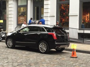 Преемник Cadillac SRX снял маскировку